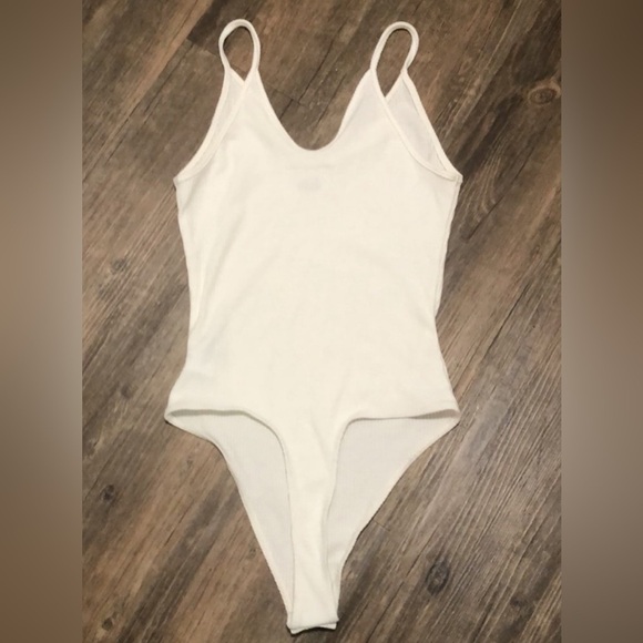 AE White Ribbed V-Neck Bodysuit - Picture 4 of 11